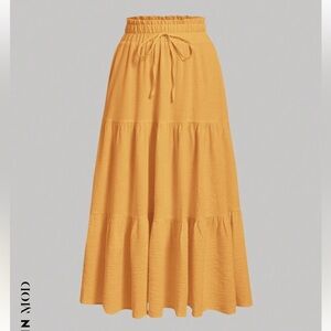 SHEIN MOD YELLOW TIERED SKIRT SIZE MEDIUM